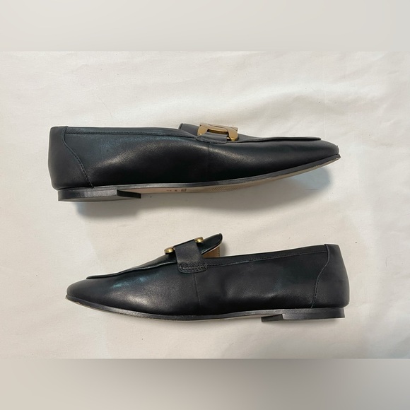 Kidskin Leather Loafers with Metal Branded Chain Accessory - Picture 8 of 12